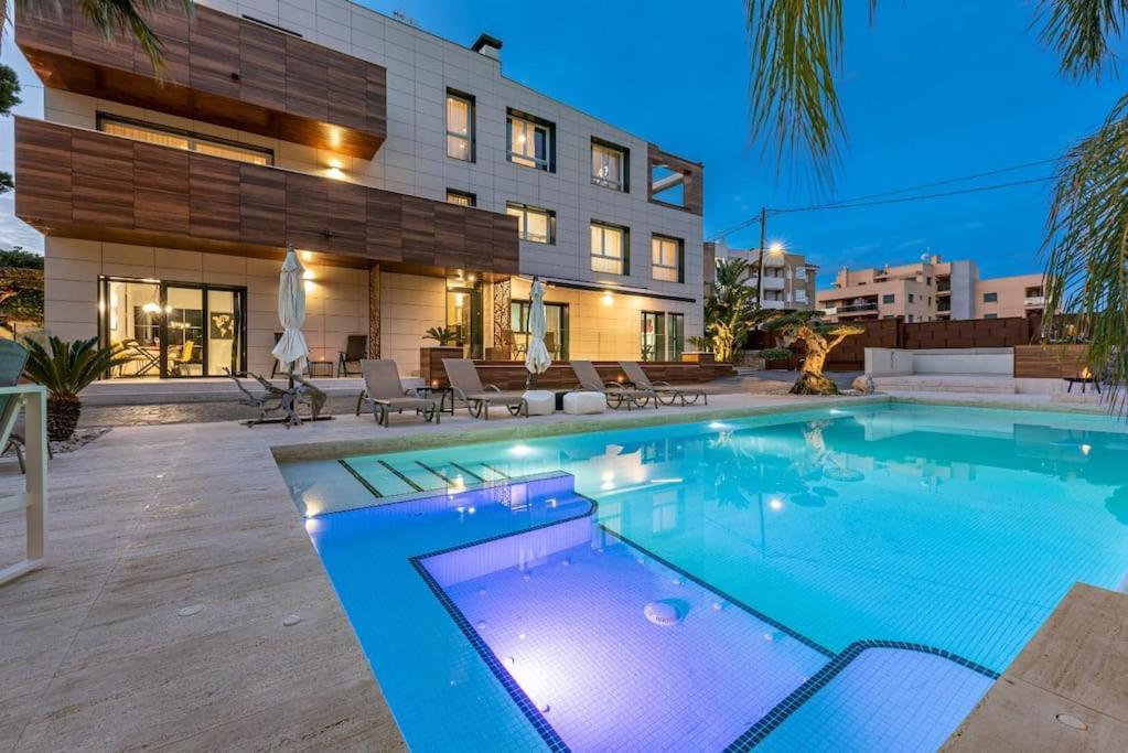 Lusso E Relax Con Piscina A 2 Minuti Dal Mare Apartment Miami Playa Екстериор снимка